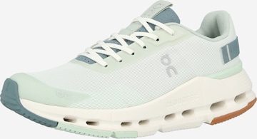 On Rövid szárú sportcipők 'Cloudnova Form 2' - fehér: elől