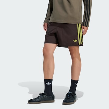 ADIDAS ORIGINALS - regular Pantalón 'Sprinter' en marrón: frente