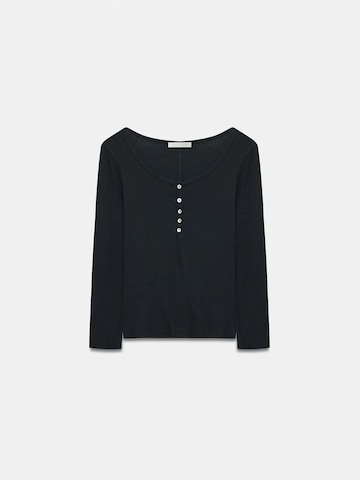 Dilvin Shirt in Black: front