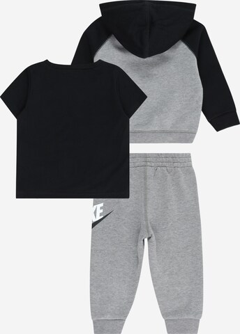 Nike Sportswear Set in Grau