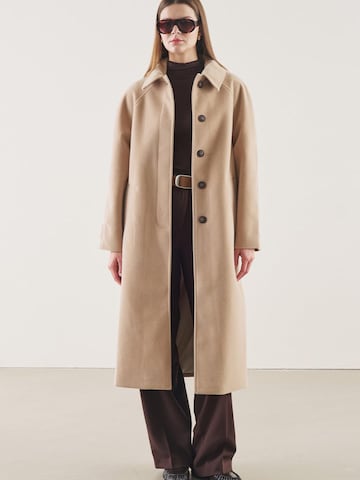MANUKA Winter Jacket in Beige: front