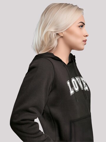 Sweat-shirt 'Love University Valentinstag Herz' F4NT4STIC en noir