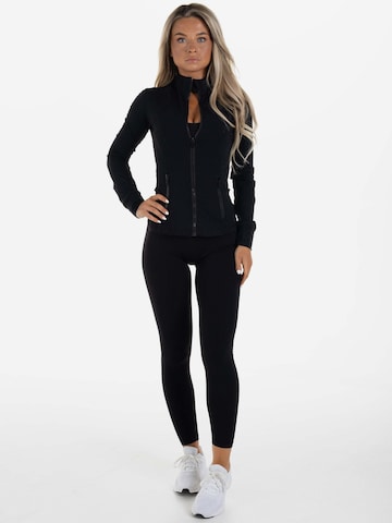 Divina Urheilutakki 'Athleisure' värissä musta