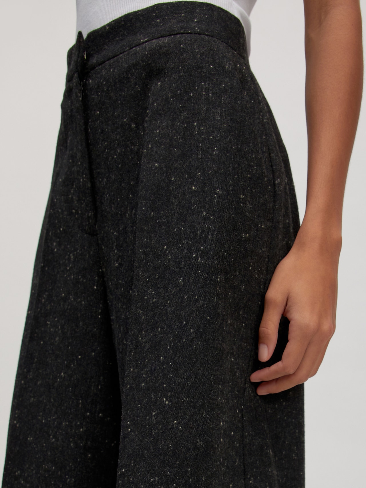 EDITED Pantaloni con piega frontale 'Yessica' grigio scuro