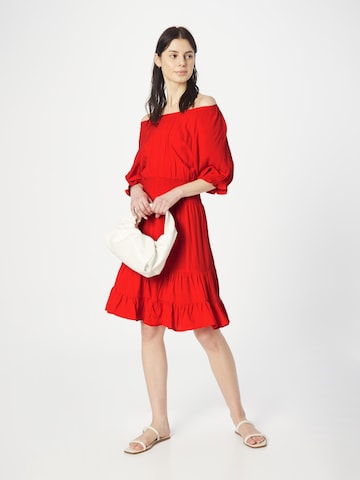 Robe 'JOELLA' b.young en rouge