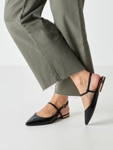 Tamaris Slingback pumps in Black: front