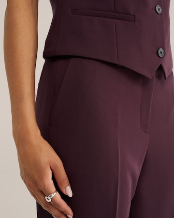 Slimfit Pantaloni con piega frontale di WE Fashion in lilla