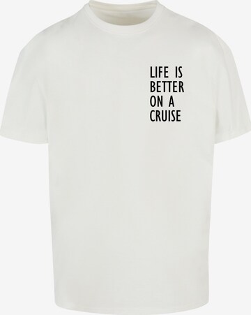 T-Shirt 'Life Is Better' Merchcode en blanc : devant
