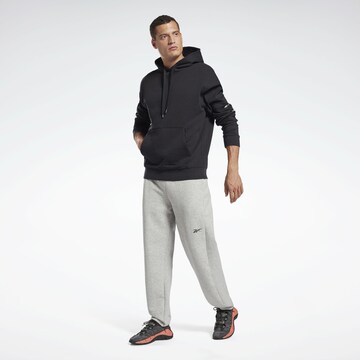 Sweat de sport Reebok en noir : devant