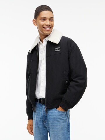 Tommy Jeans Tussenjas in Zwart: voorkant