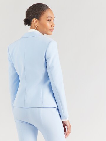 Sacou 'Agonia-1' de la HUGO pe albastru