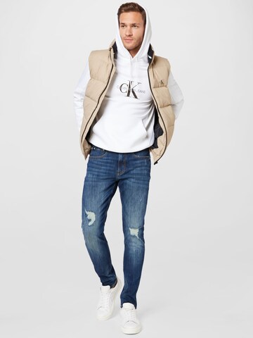 Regular Bluză de molton de la Calvin Klein Jeans pe alb
