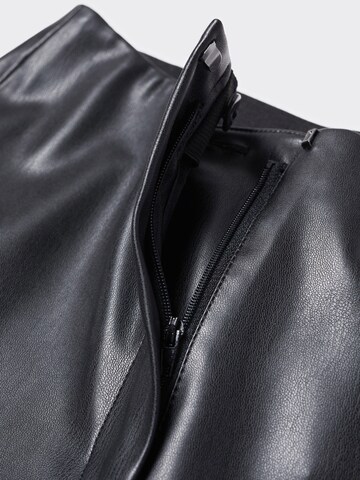 MANGO Rozkloszowany krój Spodnie w kolorze czarny