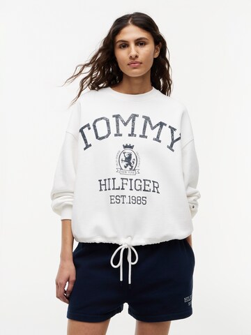 TOMMY HILFIGER Суичър 'VARSITY CREST' в бяло: отпред
