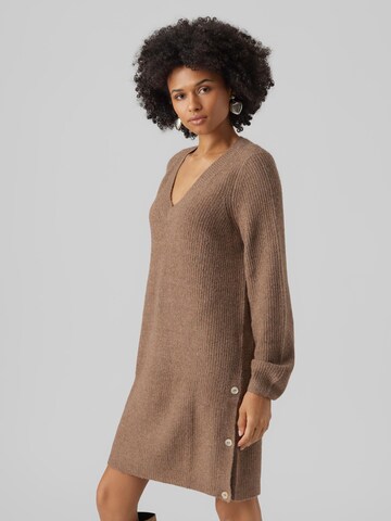 Robes en maille 'Tini' VERO MODA en marron : devant