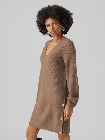 Robes en maille 'Tini' VERO MODA en marron : devant