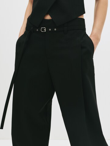 Pull&Bear Loosefit Bukser med fals i sort