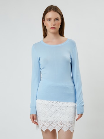 Influencer Sweater in Blue: front