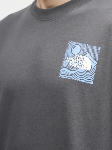 THE NORTH FACE Póló 'MOUNTAIN ESCAPE' - szürke