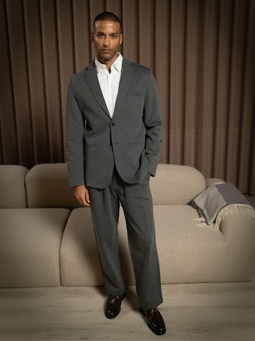 TEESHOPPEN Regular Trousers ' Performance ' in Grey: front