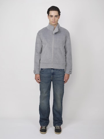Giacca di mezza stagione 'Snap-Tab Collar Blouson' di SHAMBLES in grigio