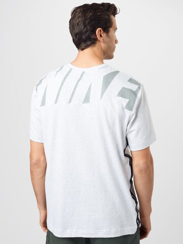 T-Shirt Nike Sportswear en gris