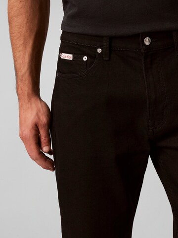 Calvin Klein Jeans Tapered Jeans in Schwarz