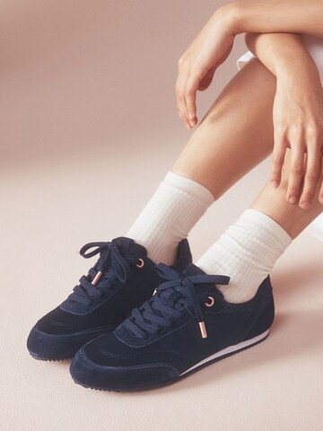 B by Ted Baker Sneaker in Blau