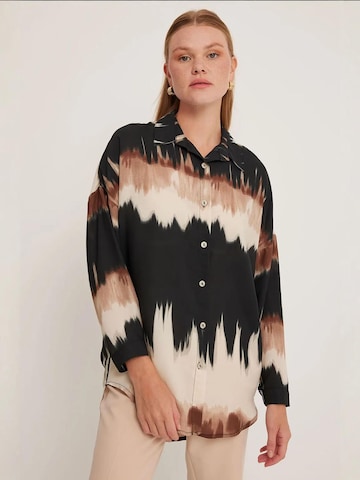 Bigdart Blouse in Zwart: voorkant