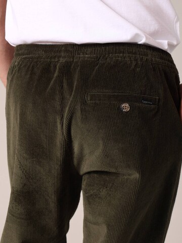 Regular Pantalon 'LEANDRE' Deeluxe en vert