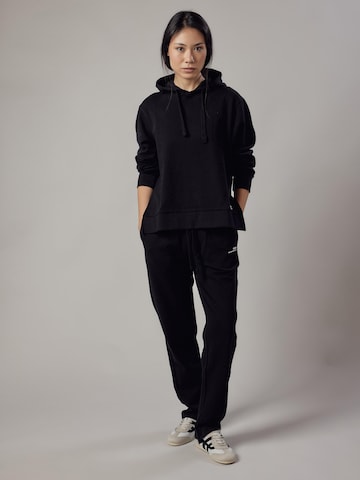 Felpa 'Felpa Felpata con Cappuccio e Spacchi Laterali' di OWN Off With Nature in nero