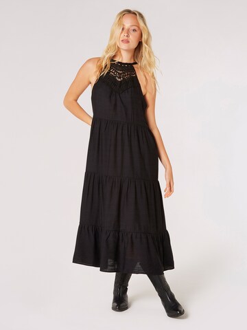 Robe Apricot en noir : devant