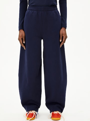 ARMEDANGELS Loosefit Broek 'BELLAISAA' in Blauw: voorkant