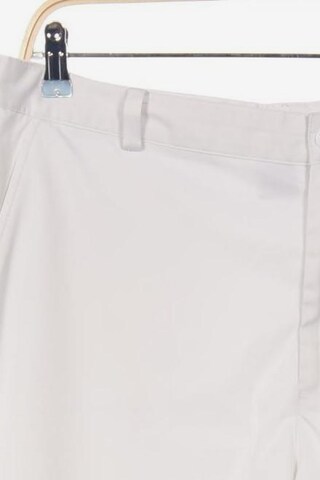 NIKE Shorts 36 in Weiß