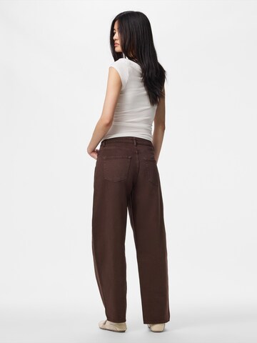 Barrel Jean 'PCGrace' PIECES en marron