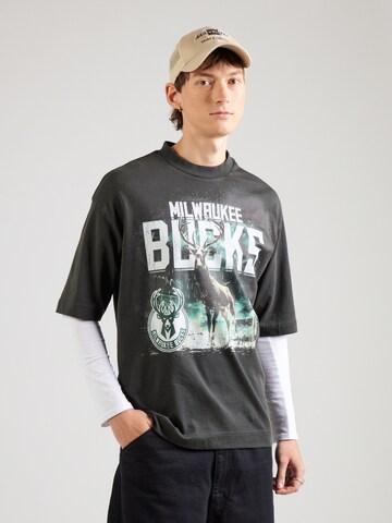 Tricou 'NBA' de la NEW ERA pe gri: față