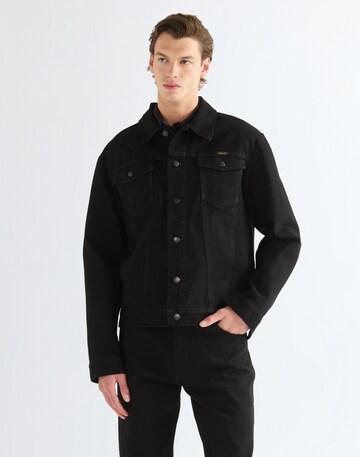 WRANGLER Демисезонная куртка в Черный: спереди