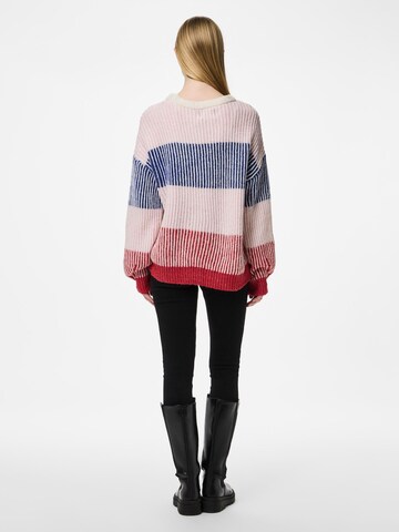 Pull-over oversize 'Nolo' PIECES en blanc