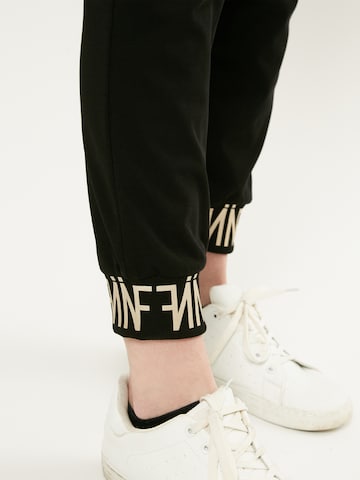 Influencer Tapered Broek in Zwart