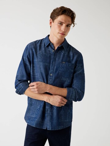 GUESS Regular fit Button Up Shirt in Blue: front