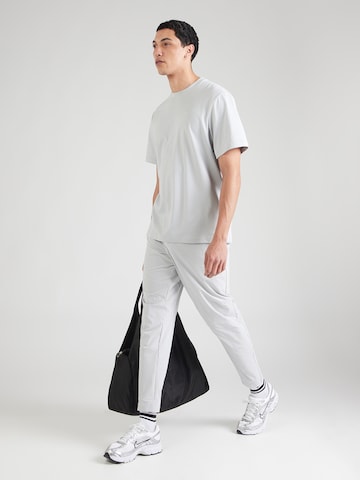 NIKE Funktionsskjorte 'PRIMARY' i grå