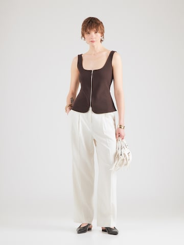 Top de la Calvin Klein pe maro