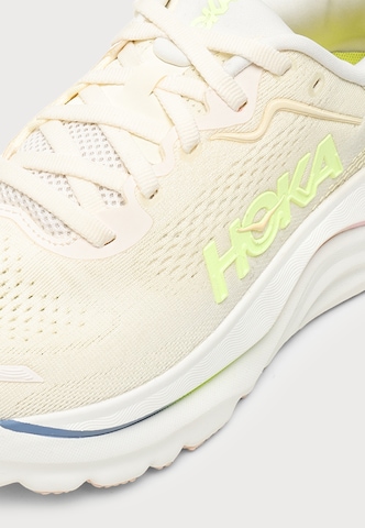 HOKA Springsko 'Arahi 9' i gul
