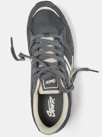 Sneaker bassa di Pull&Bear in grigio