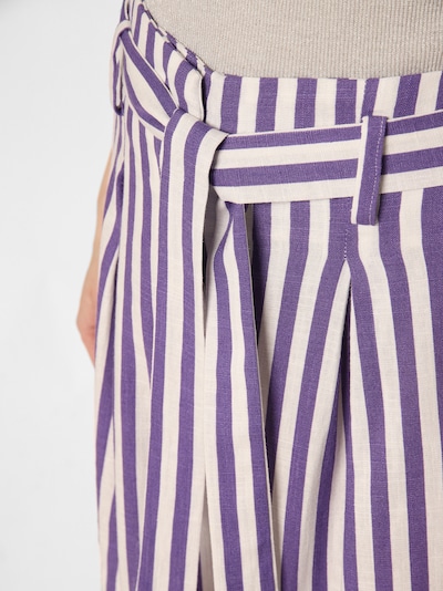 Ipuri Pantalon à pince en violet / blanc, Vue avec produit