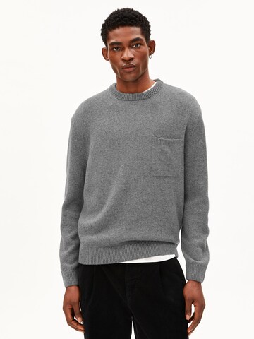 ARMEDANGELS Sweater in Grey: front