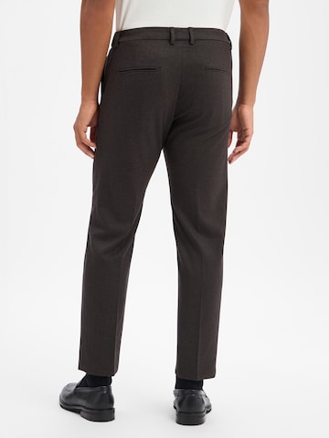 Coupe slim Pantalon 'Ajend' DRYKORN en marron