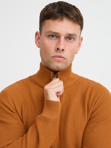 BLEND - Pullover em castanho