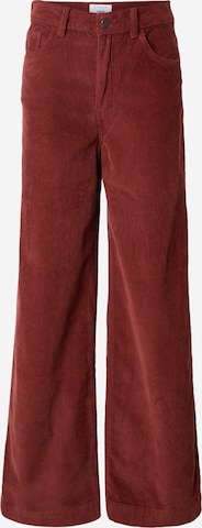 Pantaloni 'Poinsettia' de la florence by mills exclusive for ABOUT YOU pe maro: față