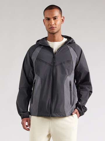 Nike Sportswear - Casaco funcionais 'Windrunner' em cinzento: frente